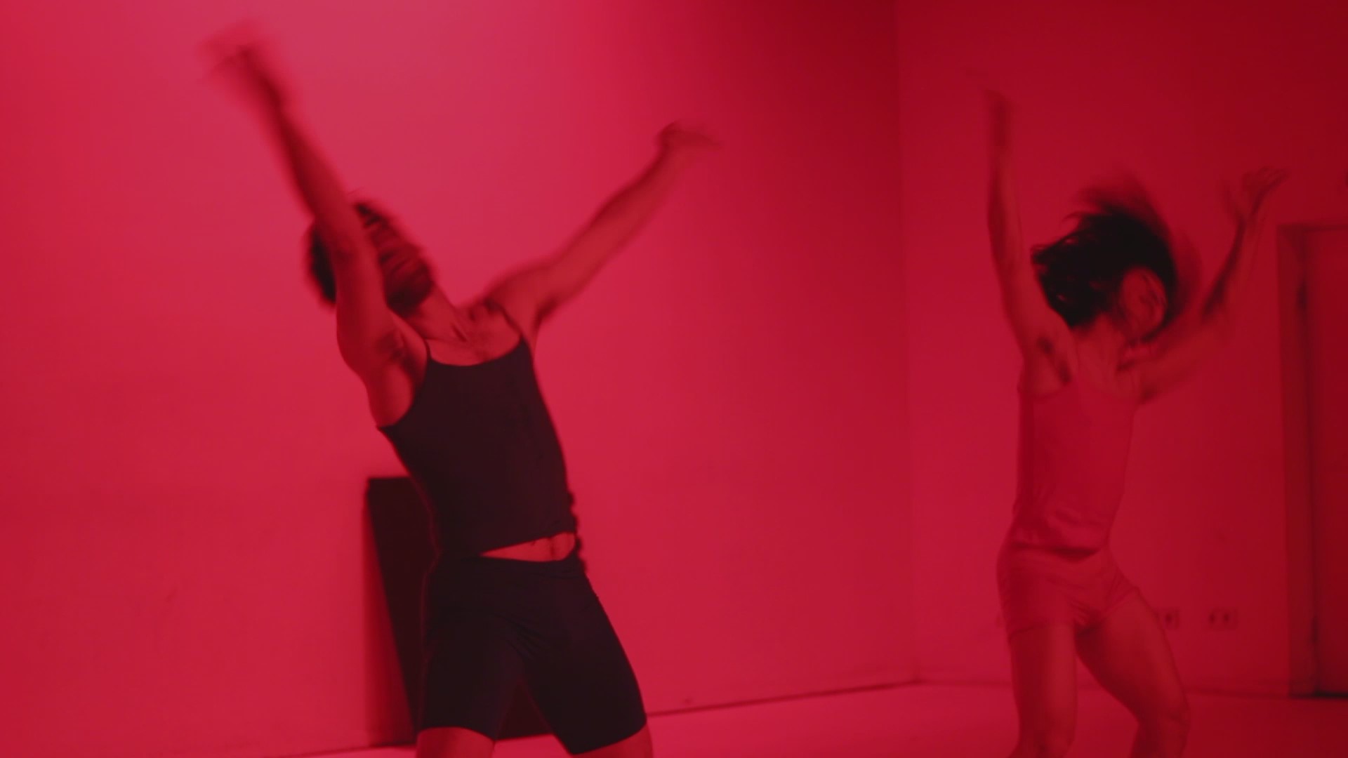 Far & Middle שיתוף פעולה עם הכוריאוגרף יאנג ג'אן (סין)